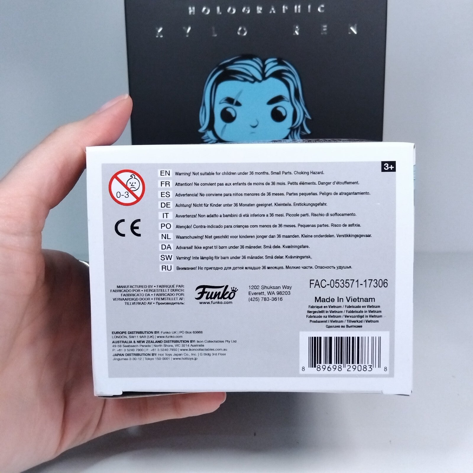 Funko Pop! Star Wars Holographic Kylo Ren Glows & Medium T-Shirt #194