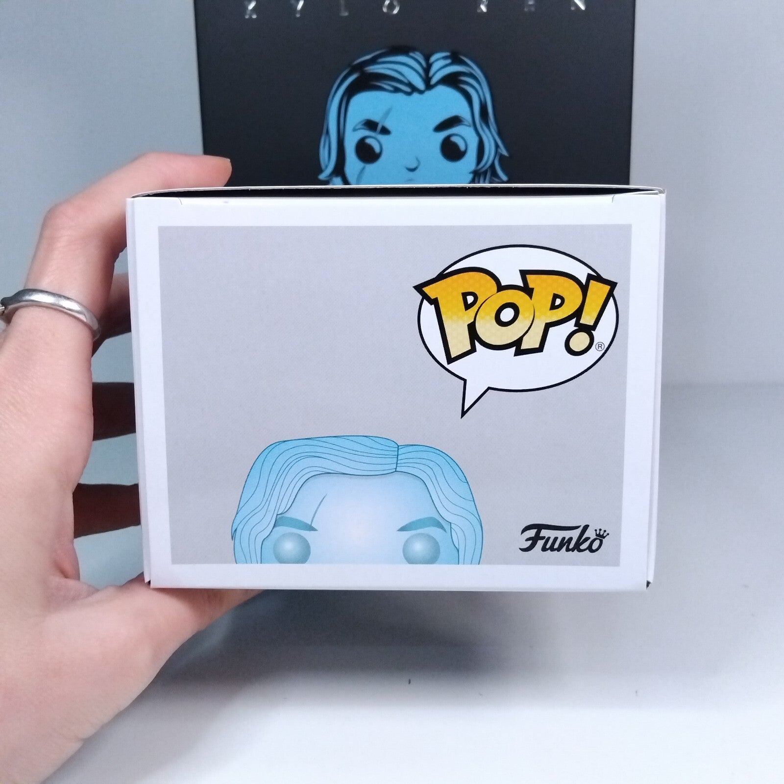 Funko Pop! Star Wars Holographic Kylo Ren Glows & Medium T-Shirt #194