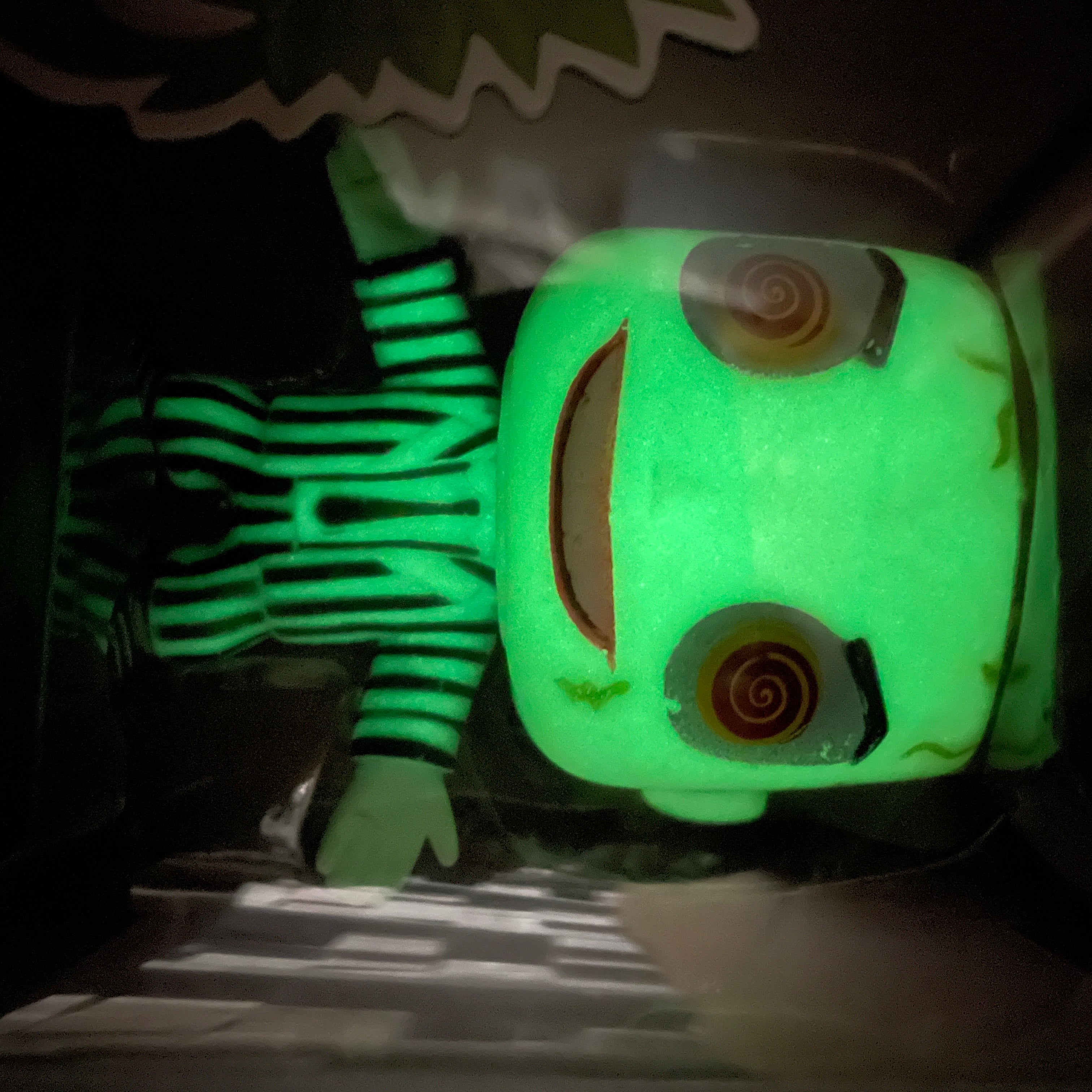 Funko Pop! Movies Horror Beetlejuice Glow Chase #05 MISSING STICKER