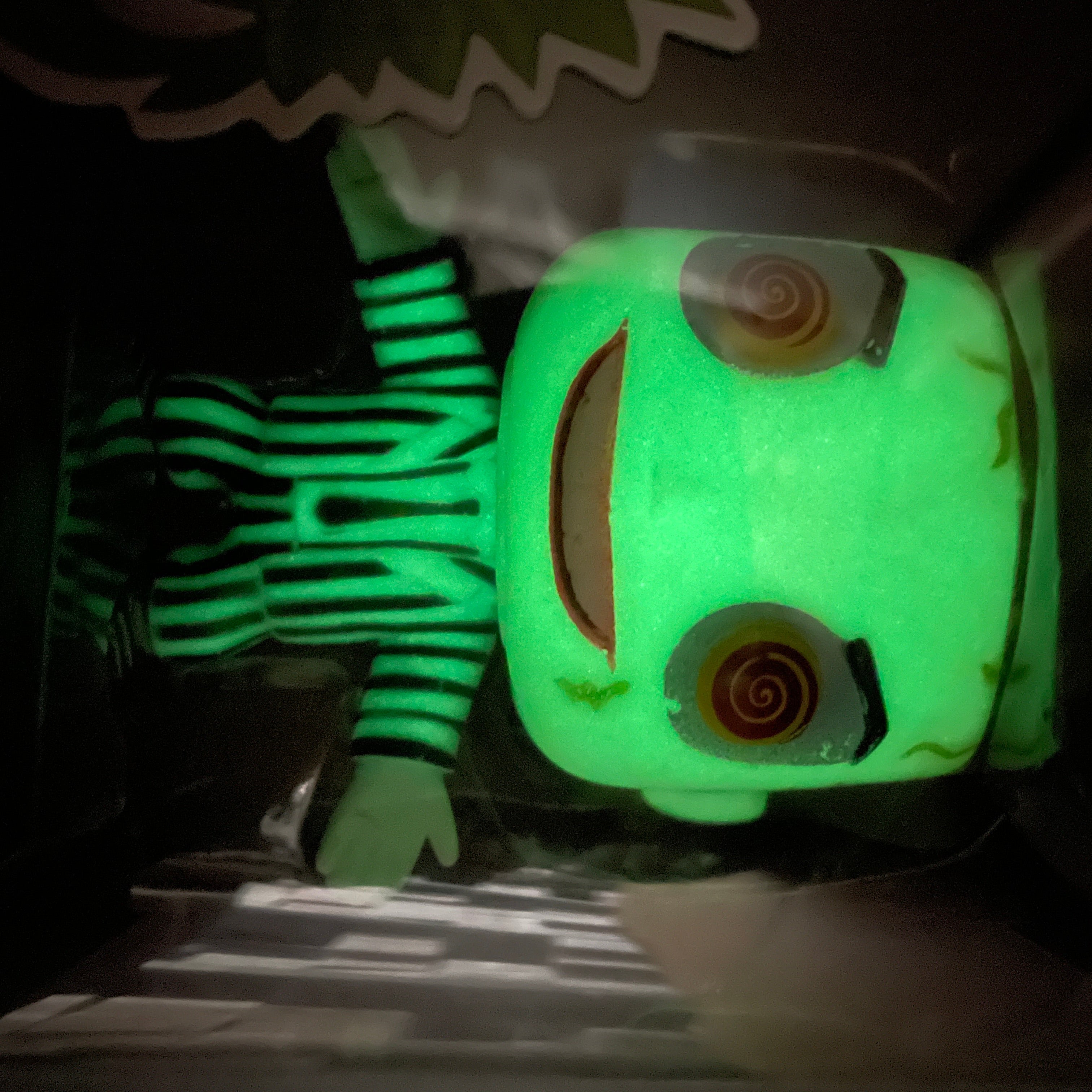 Funko Pop! Movies Horror Beetlejuice Glow Chase #05 MISSING STICKER