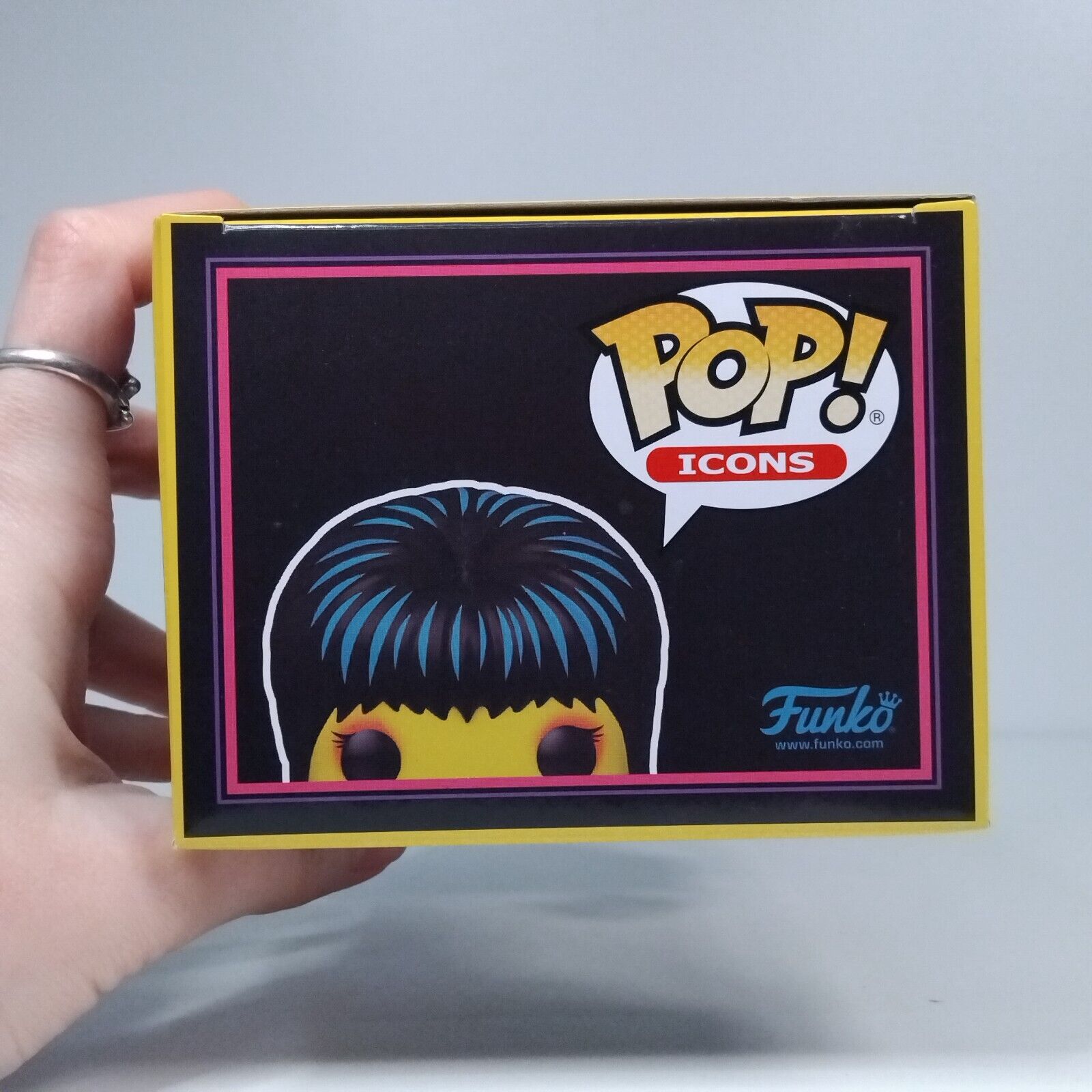 Funko Pop! Icons Blacklight Elvira Special Edition #68