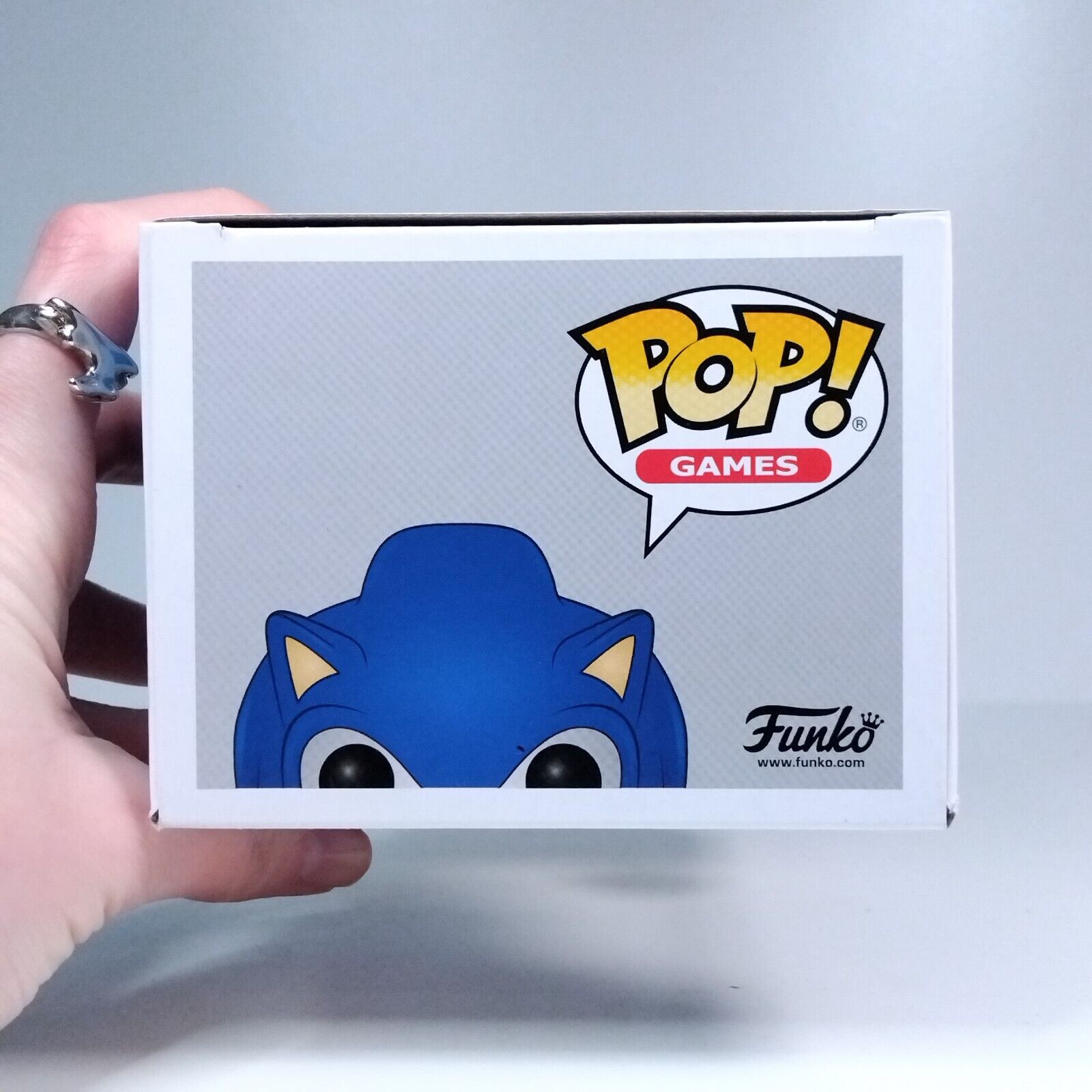 Funko Pop! Games Sonic The Hedgehog with Ring Metallic Special Edition #283