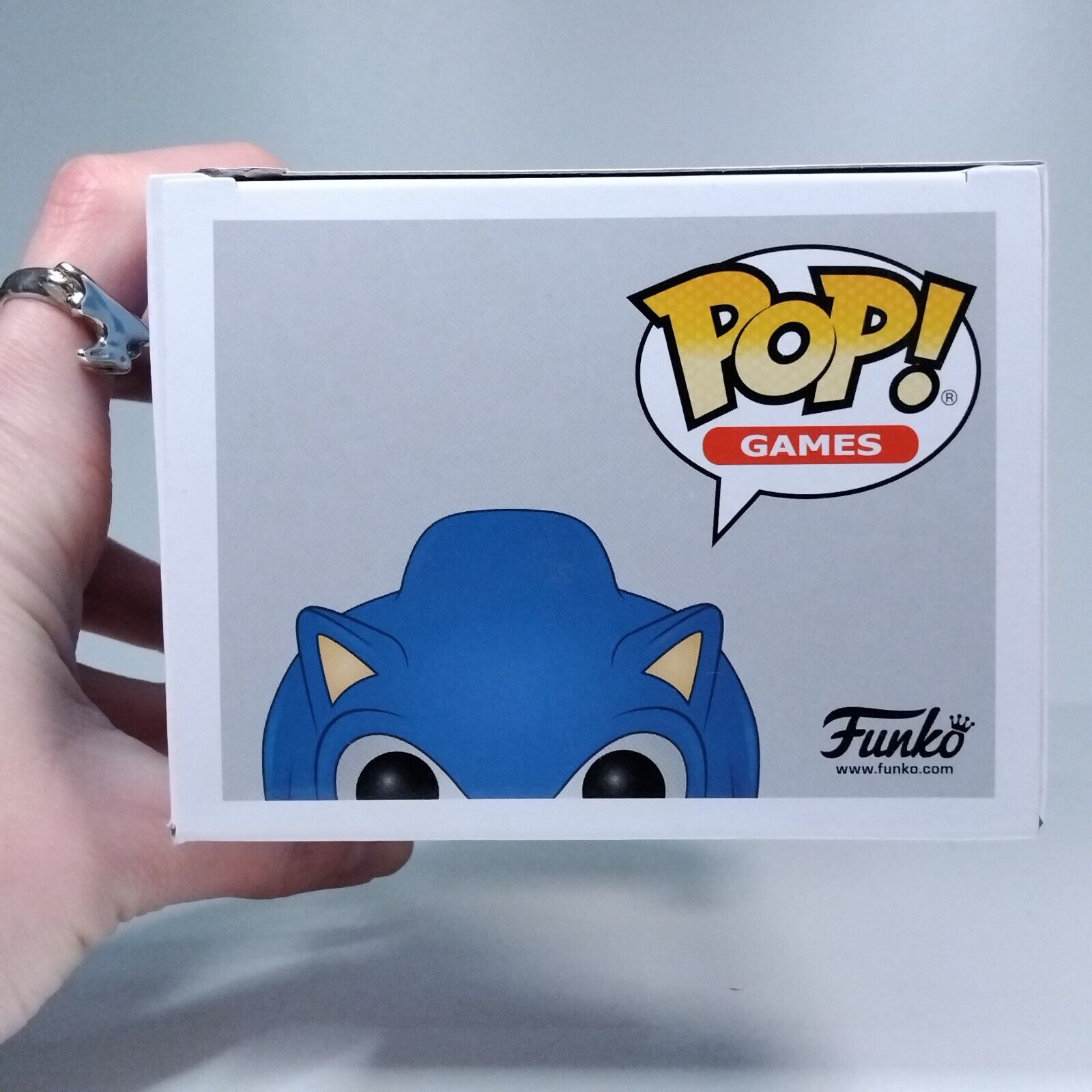 Funko Pop! Games Sonic The Hedgehog with Ring Glows in Dark #283