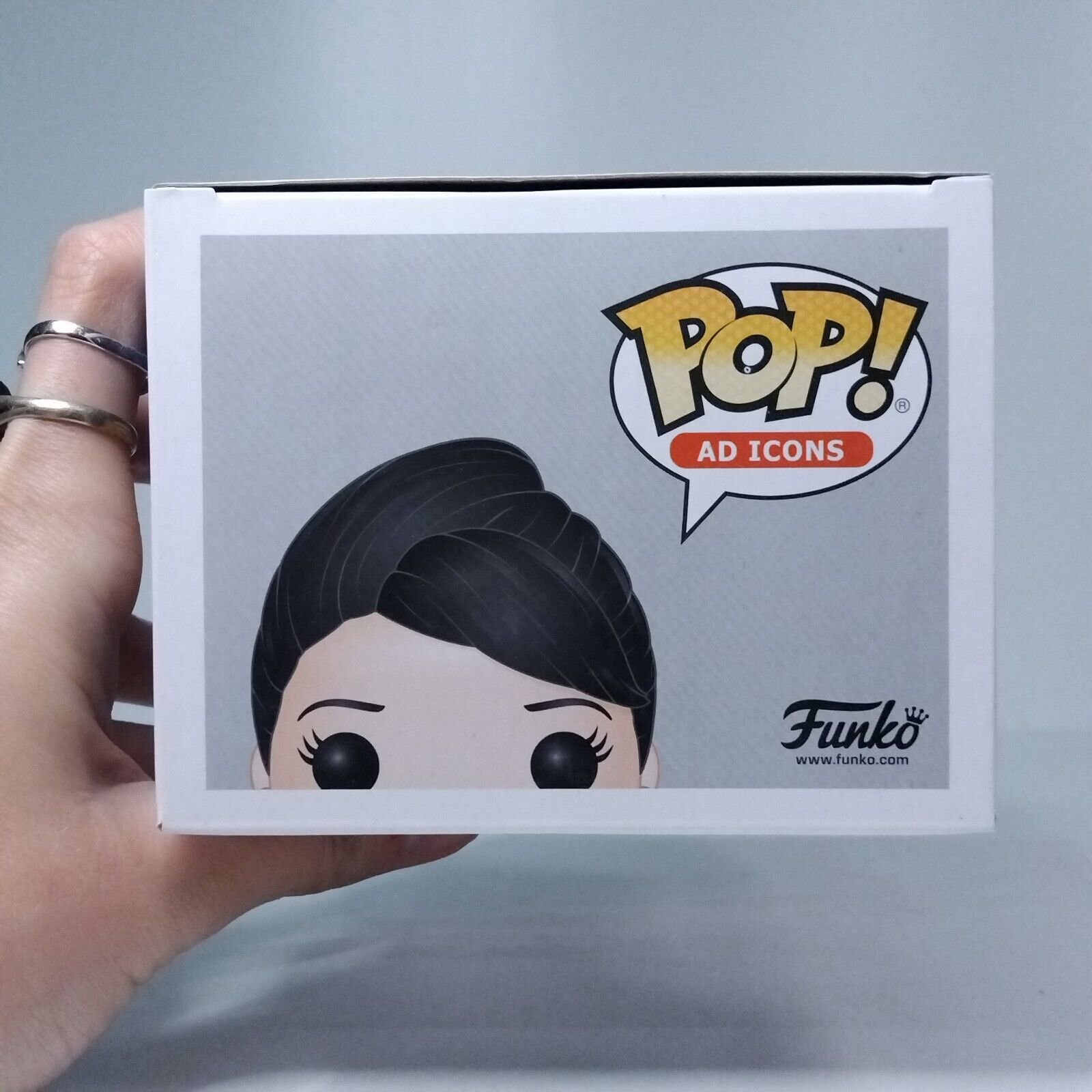 Funko Pop! Ad Icons Singapore Airlines Singapire Girl #18 BOX FADING