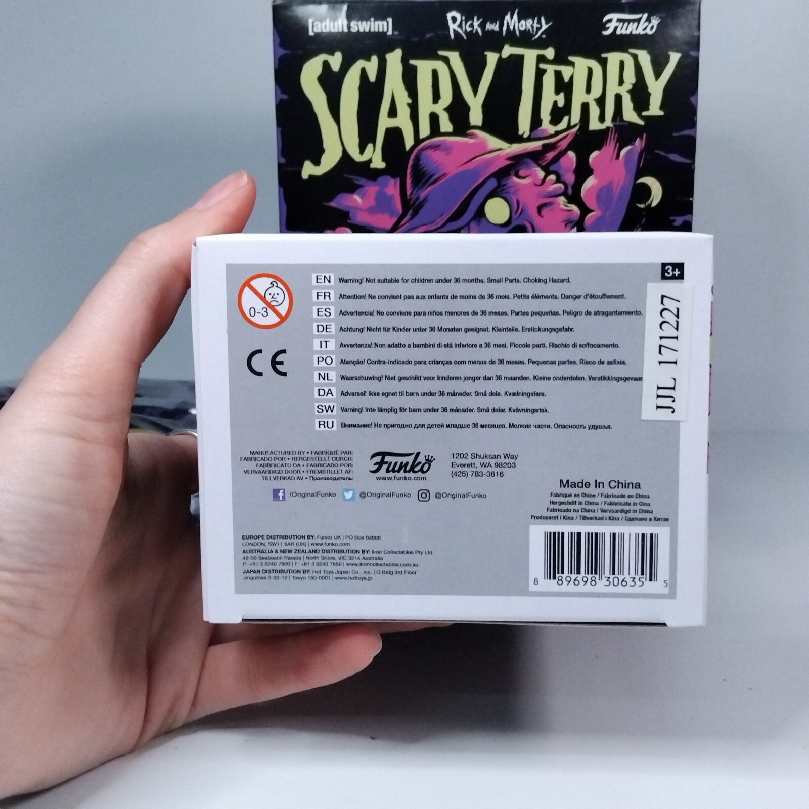 Funko Pop! Animation Rick and Morty - Small T-Shirt Scary Terry Blacklight #300