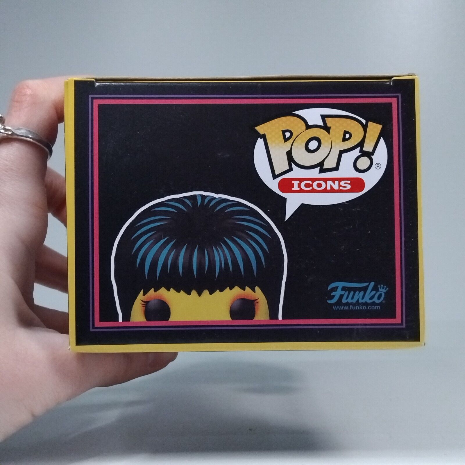 Funko Pop! Icons Blacklight Elvira Special Edition #68