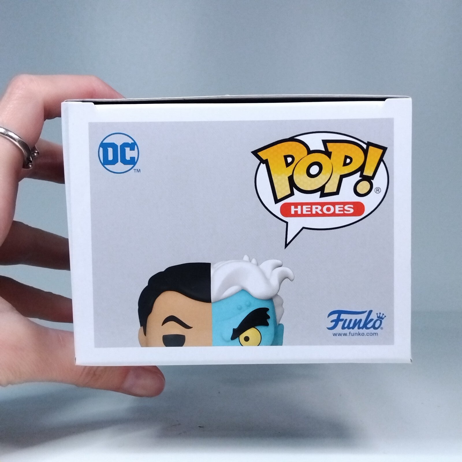 Funko Pop! DC Heroes Batman The Animated Series Two-Face Special Edition #432