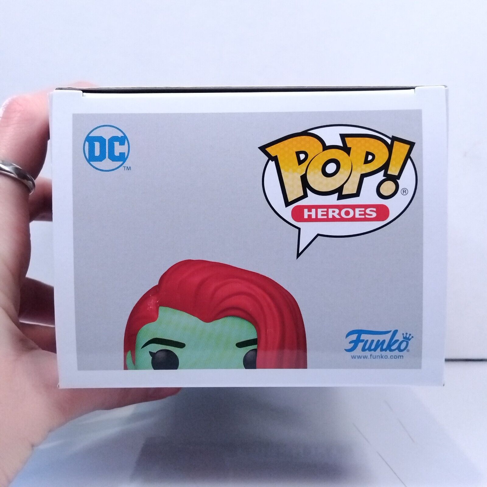 Funko Pop! DC Heroes Harley Quinn Poison Ivy Signed Lake Bell COA #495 WS