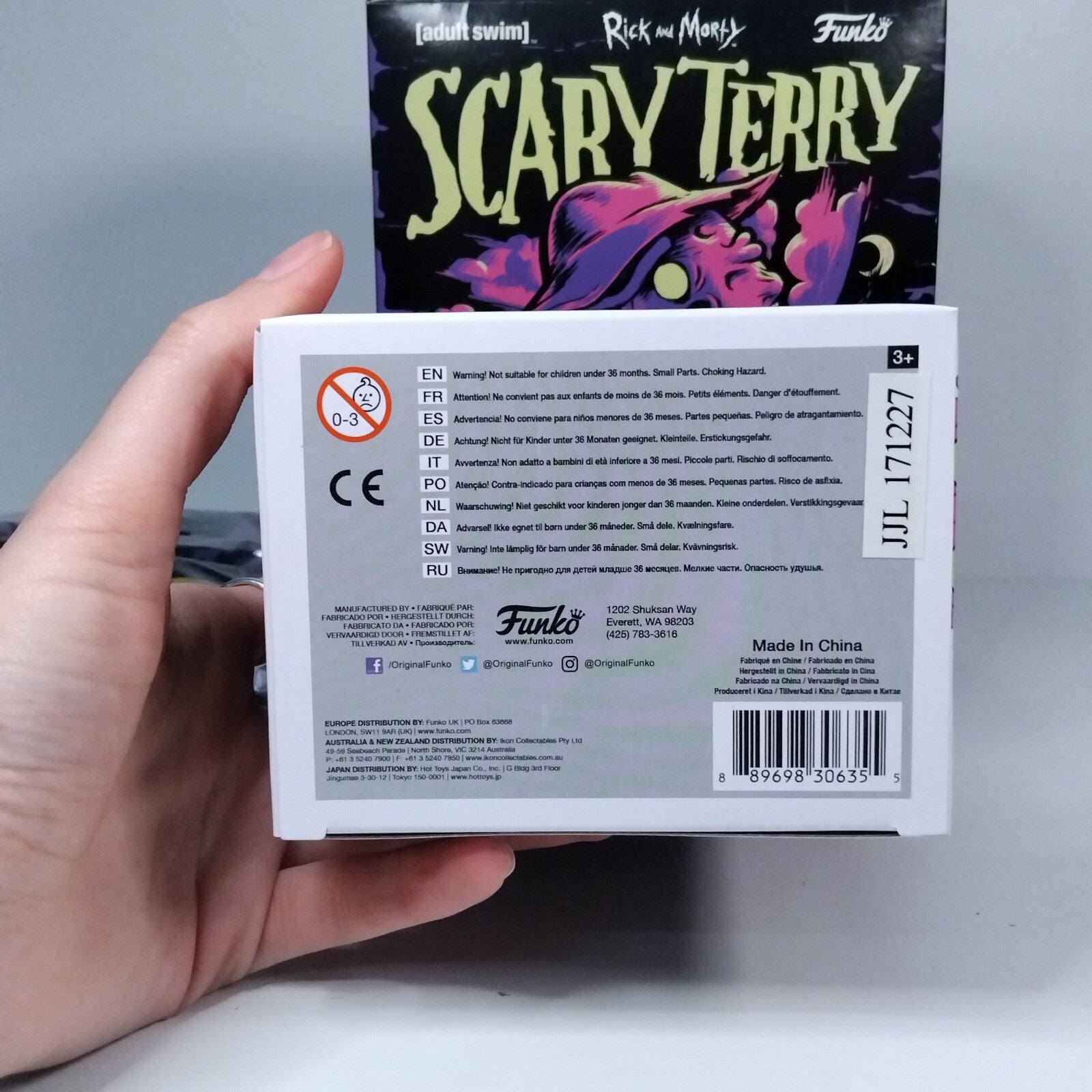 Funko Pop! Animation Rick and Morty - Small T-Shirt Scary Terry Blacklight #300