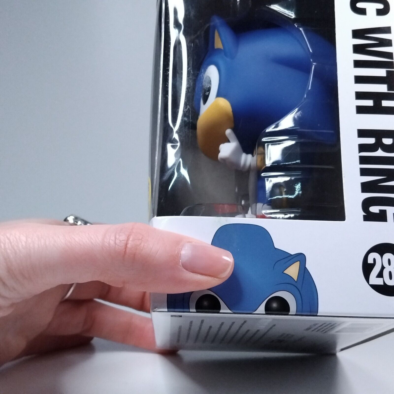 Funko Pop! Games Sonic The Hedgehog with Ring Glows in Dark #283