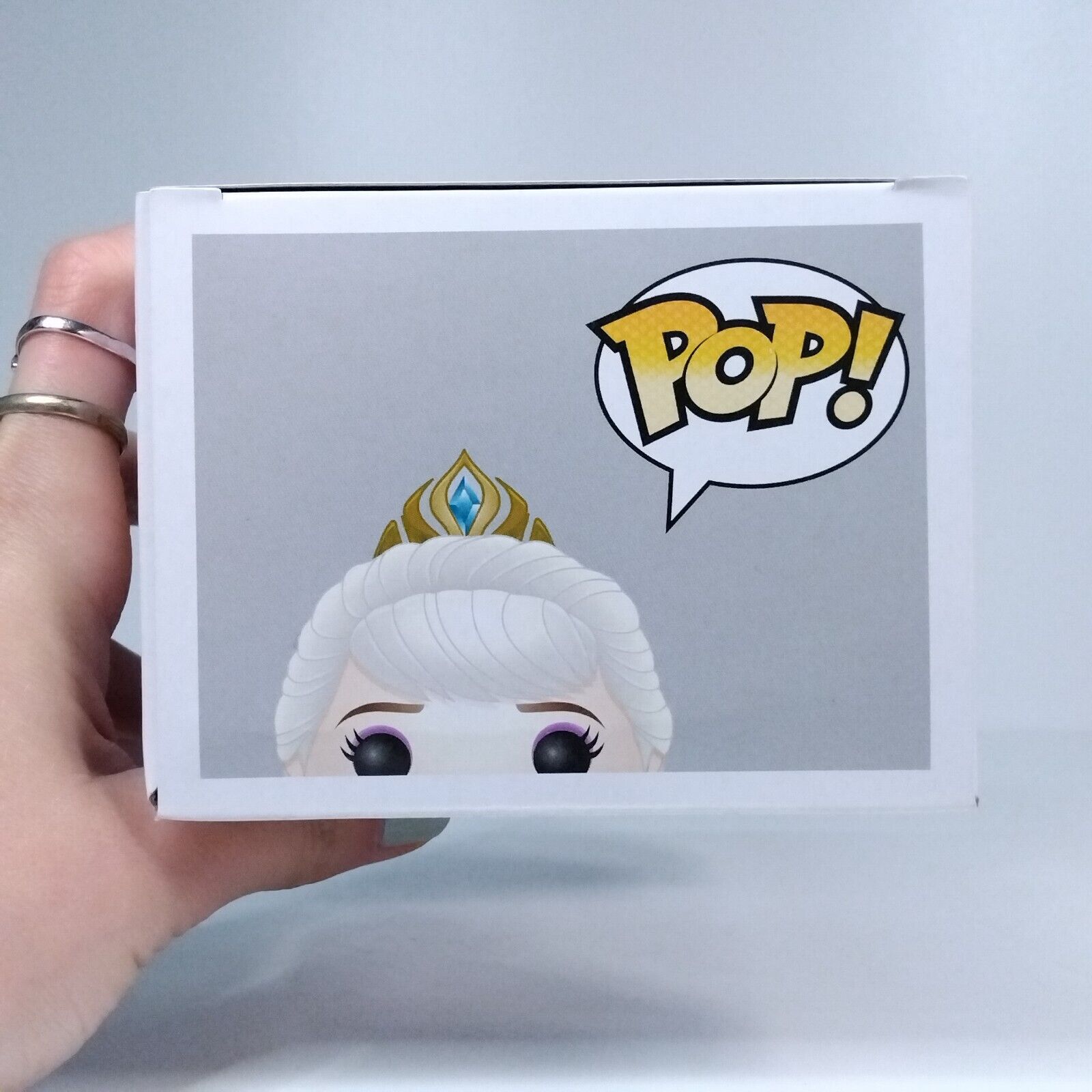 Funko Pop! Disney Frozen Coronation Elsa with Orb & Scepter #121