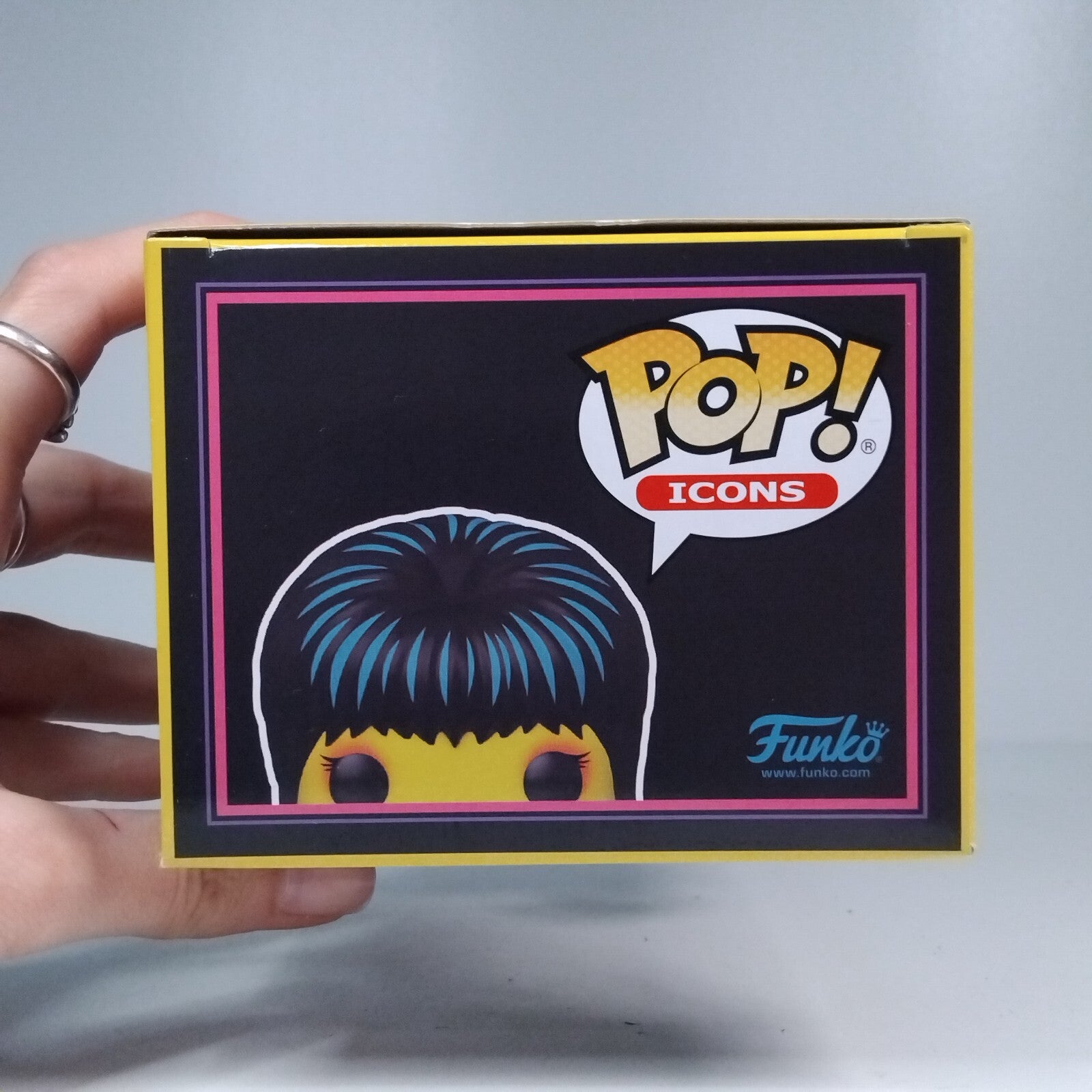 Funko Pop! Icons Blacklight Elvira Special Edition #68
